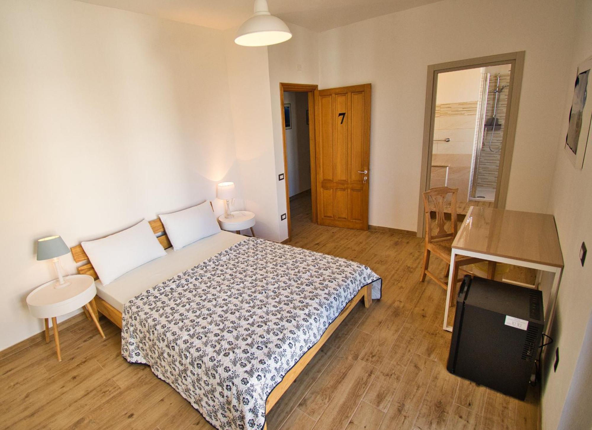 Dommu Livia Hotell Lotzorai Exteriör bild