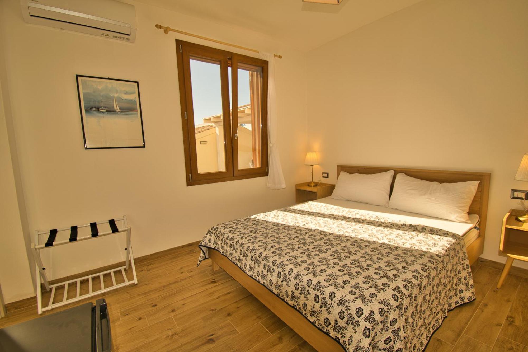 Dommu Livia Hotell Lotzorai Exteriör bild