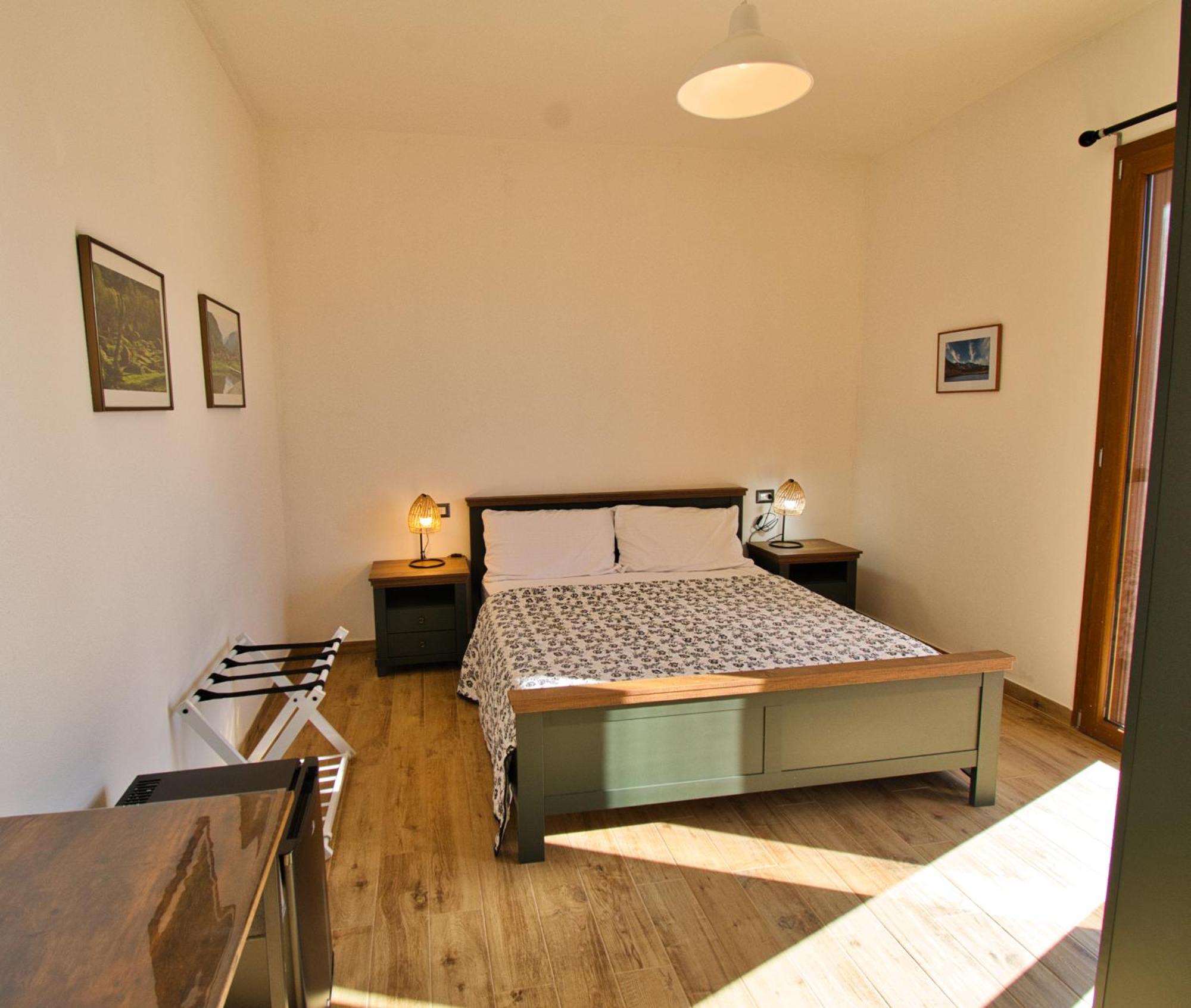 Dommu Livia Hotell Lotzorai Exteriör bild