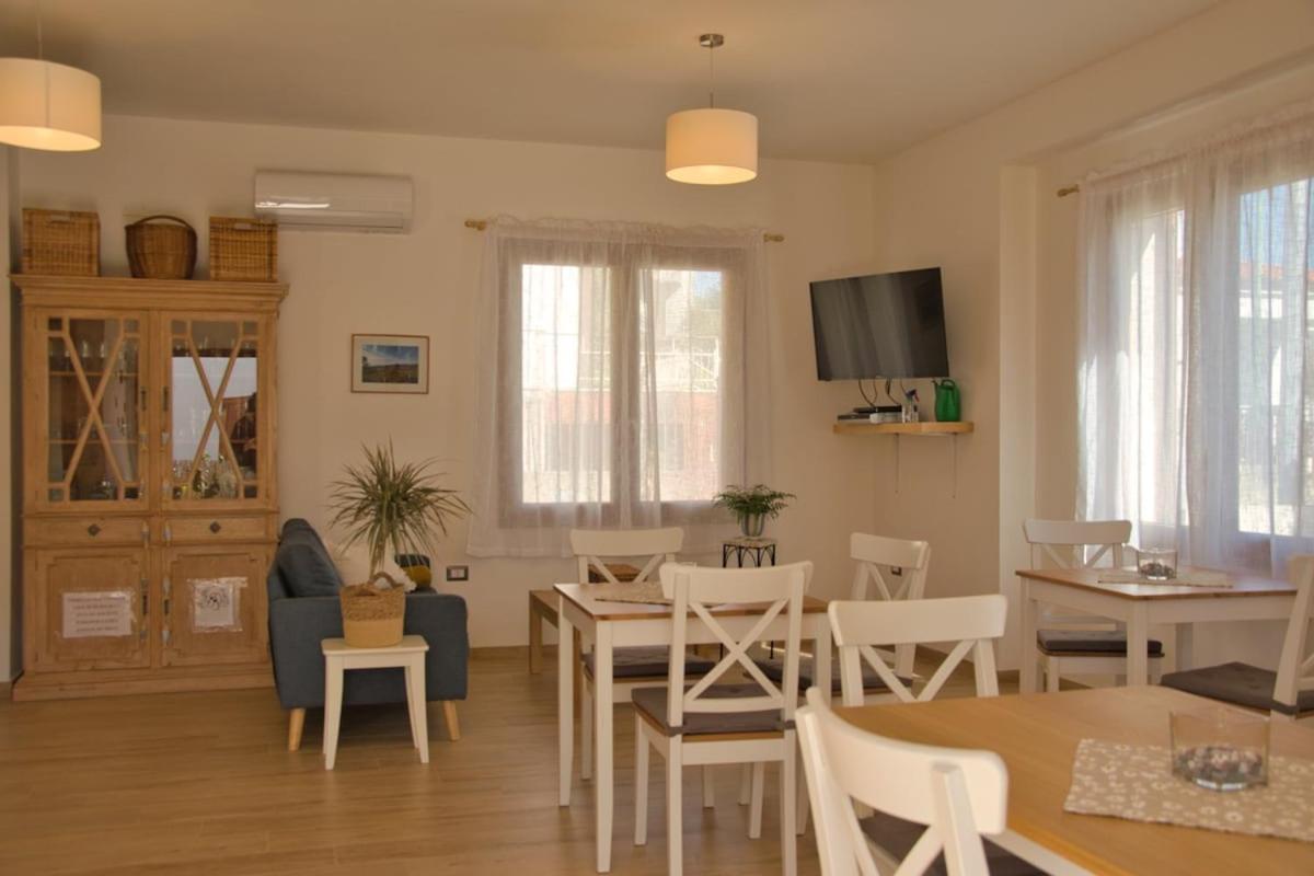 Dommu Livia Hotell Lotzorai Exteriör bild