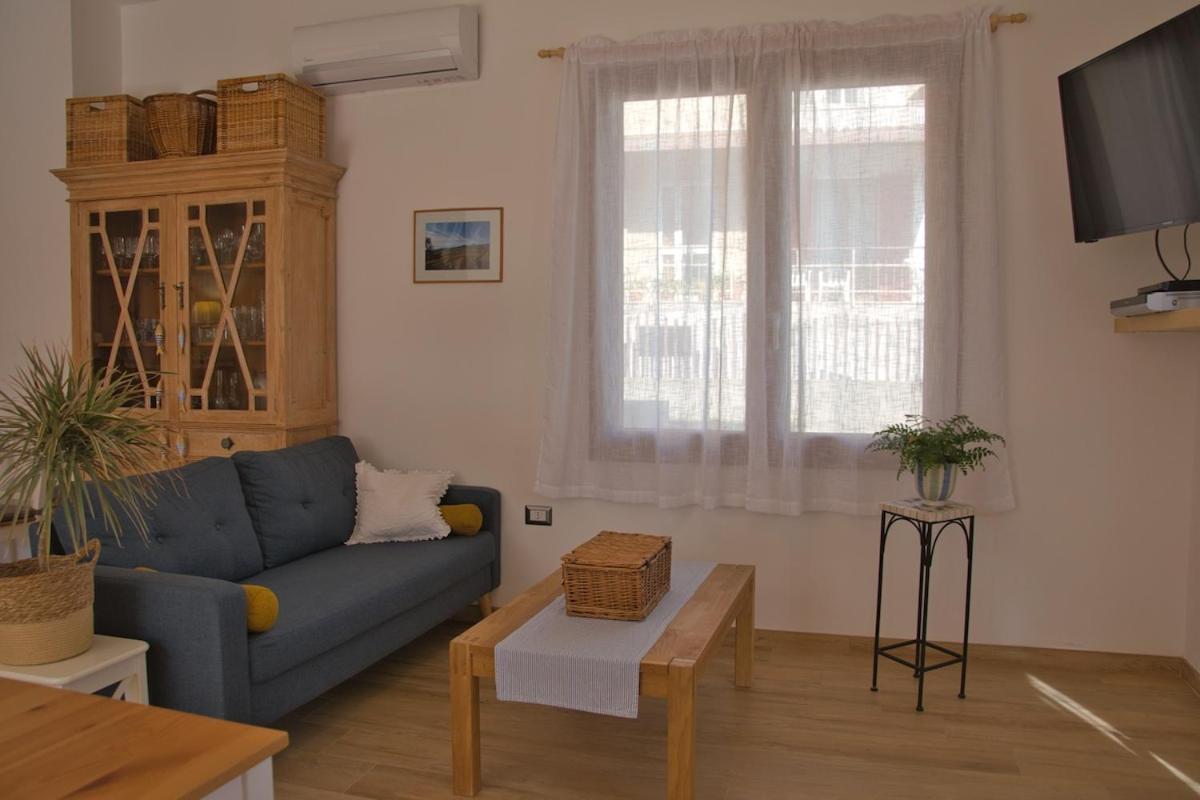 Dommu Livia Hotell Lotzorai Exteriör bild