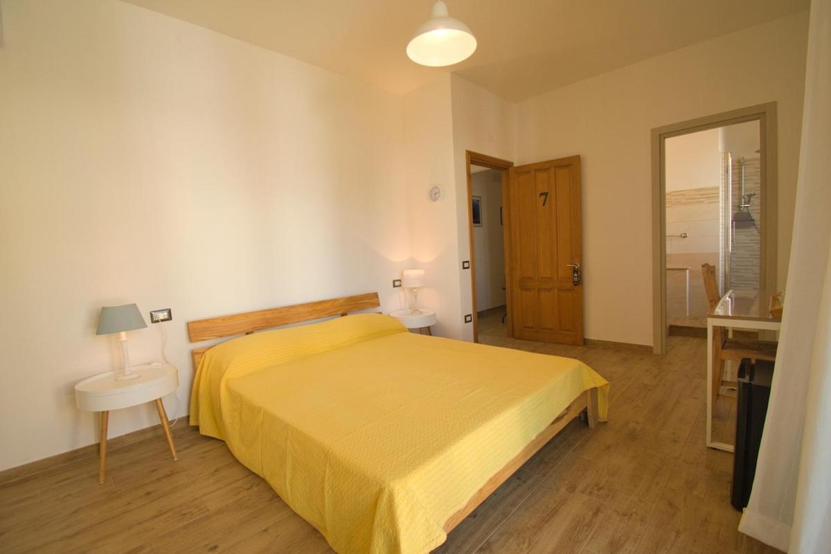 Dommu Livia Hotell Lotzorai Exteriör bild