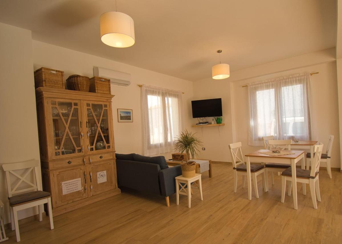 Dommu Livia Hotell Lotzorai Exteriör bild